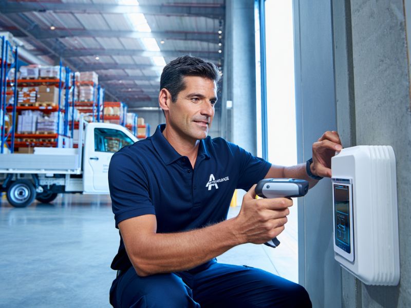 Monitoraggio infestanti professionale Alpha Range in un grande centro logistico industriale a Roma, con gestione digitale dei punti di controllo.